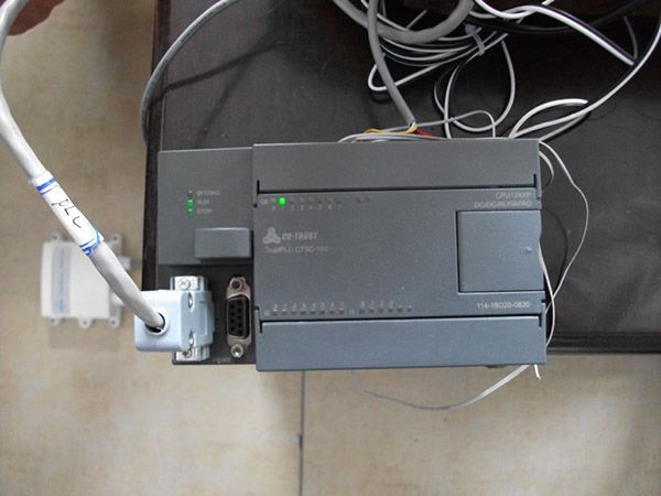 PLC控（kòng）製係統2